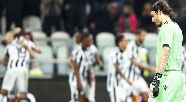 La Lazio s'inchina alla Juve: 2-0. Decidono Tevez, Bonucci e gli errori di Pioli