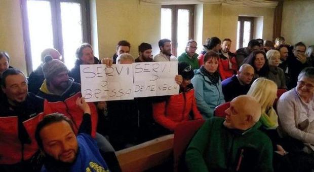 Residenti di Sappada protestano in Consiglio provinciale a Belluno