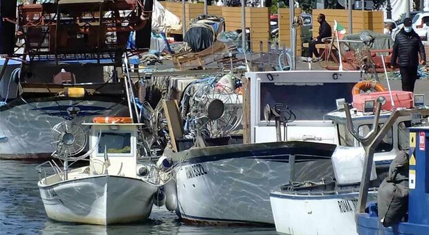 Benzina, a Fiumicino barche a secco: raid dei vampiri del gasolio. In 7 giorni rubati 600 litri
