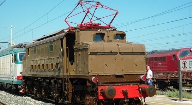 La locomotiva del Pietrarsa Express