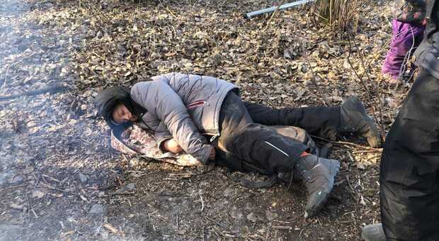 Polonia, nella foresta delle cronache di Narnia l'incubo dei bambini curdi prigionieri, migranti di serie B
