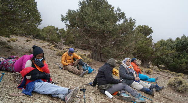 Missione in vetta contro le violenze, 13 rifugiate sotto le insegne Onu scalano 4100 metri