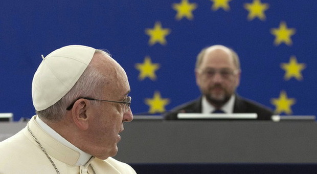 Il Papa a Strasburgo: «Costruiamo insieme una casa che non si basi solo sull'economia»
