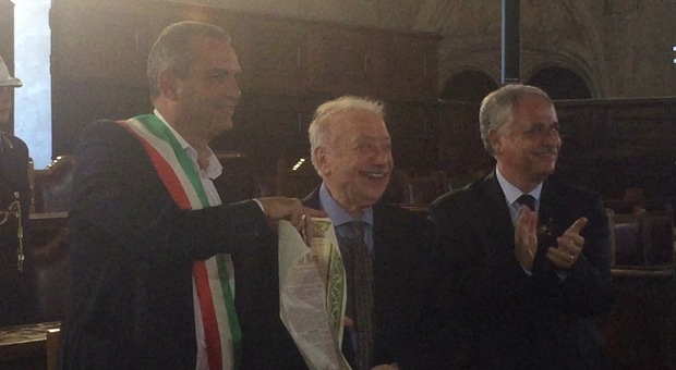 Gianni Minà cittadino onorario: «Napoli solidale e affascinante»