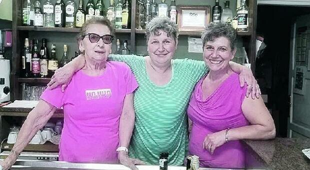 Le tre generazioni che hanno gestito il bar Budel