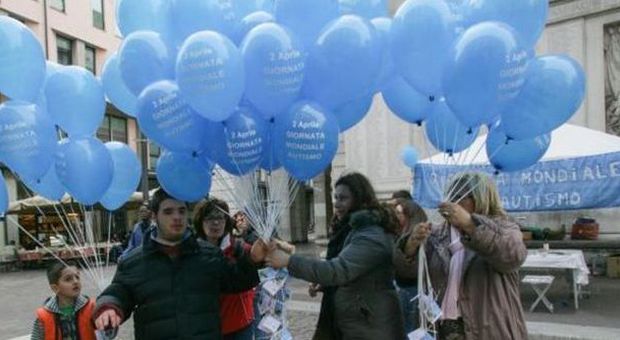 I palloncini lanciati oggi dal centro di Padova (Photo Journalist)