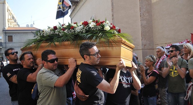 Il funerale di Massimiliano Capanna