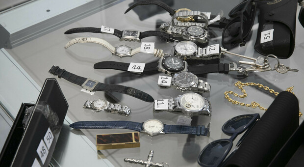Alcuni orologi recuperati dalla polizia di Treviso