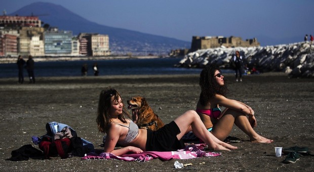 Napoli, la pagella dei turisti: città accogliente ma sporca e poco sicura