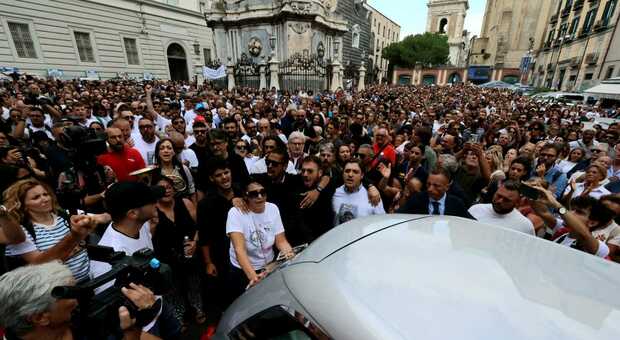 Funerali e lutto cittadino a Napoli