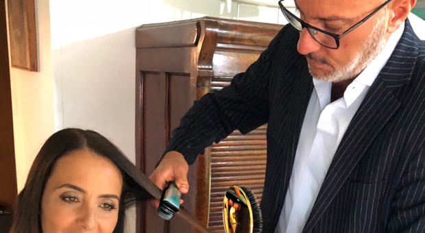 Roma, l'idea del parrucchiere vip di Talenti: «Una piega sospesa per aiutare le clienti»