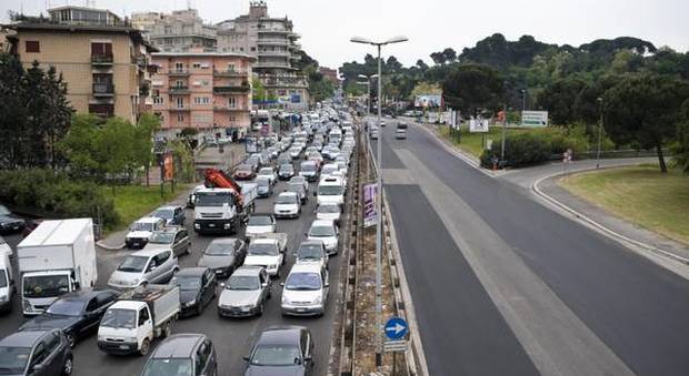 Roma, traffico bloccato sulla Salaria per il disinnesco di ordigno bellico