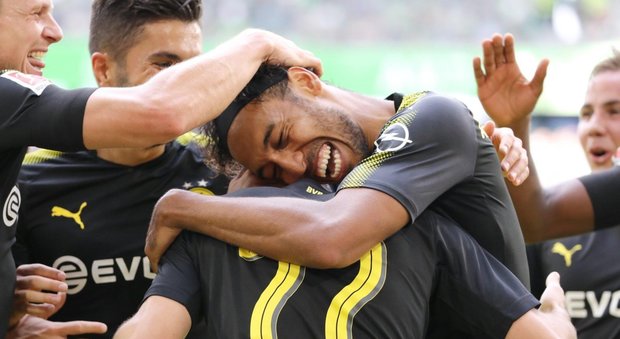 Borussia Dortmund, tris sul campo del Wolfsburg: in gol anche Aubameyang