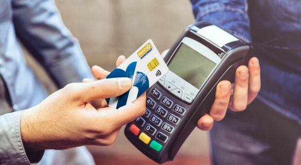 Bancomat e carte d’identità a rischio se non cessa la crisi dei microchip