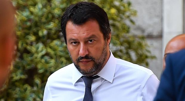 Salvini: «Il pm che mi indaga parlava di rischio terroristi sui barconi. Ha cambiato idea?»