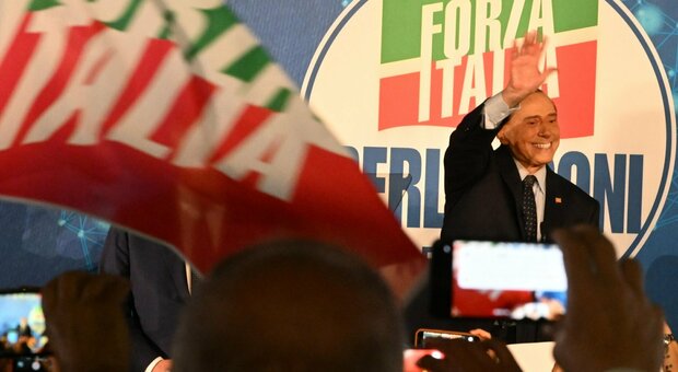 Napoli, Berlusconi rifà l'atlantista ma senza attaccare mai Putin