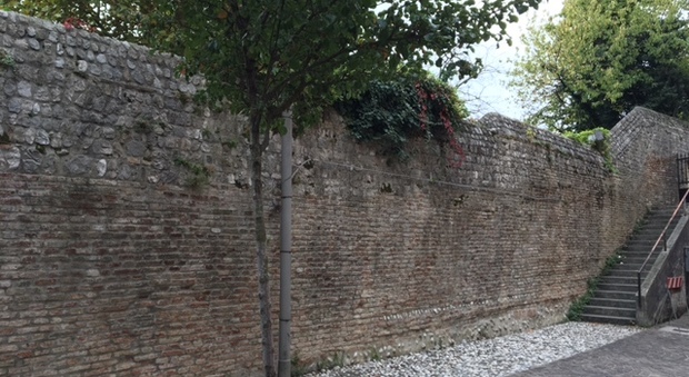 Le antiche mura di Pordenone che rischiano di essere abbattute in parte