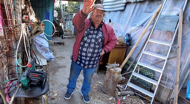 Ex imprenditore di 74 anni, invalido al 100%, è costretto a vivere in una baracca ma ore viene "sfrattato" dal Comune