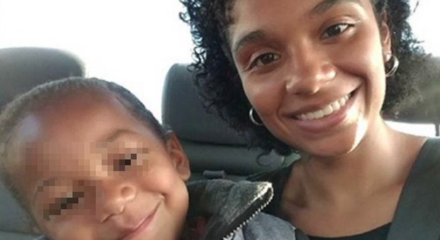 Usa, mamma 23enne brucia vivo il figlio autistico: era convinta che il piccolo fosse un cannibale