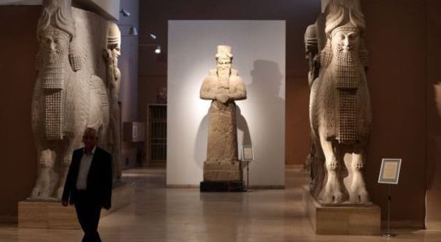 Isis, scempio ad Nimrud, capitale degli Assiri: ​sito archeologico raso al suolo coi bulldozer