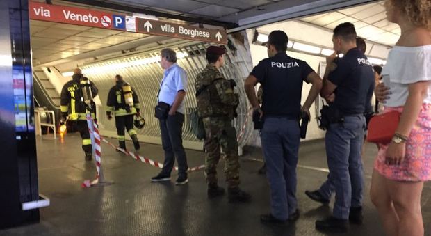 Roma, paura nel tunnel della metro Spagna: bruciori e problemi alla gola tra i passeggeri