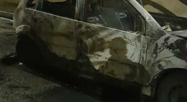 Auto incendiata ad un imprenditore . Terzo attentato in pochi mesi