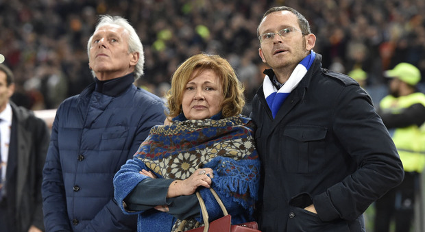 Roma-Lazio, lo stadio applaude la coreografia dedicata a Gabriele Sandri