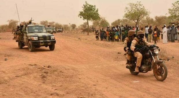 Burkina Faso, almeno 22 cristiani trucidati a raffiche di mitra davanti a una chiesa. Il governatore: «Attacco terroristico»