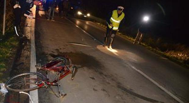 Due ciclisti travolti e uccisi da pirata della strada nel Casertano