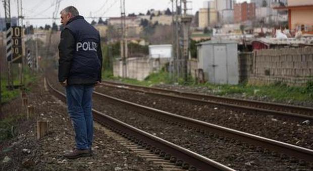 Travolto e ucciso dal treno sulla linea Battipaglia-Sapri: aveva 18 anni