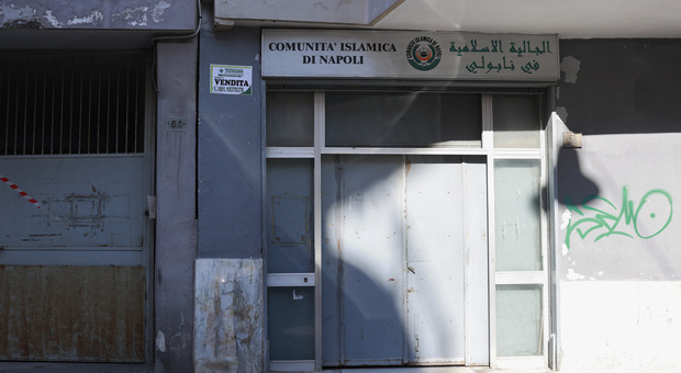 Coronavirus a Napoli: «In 50 nella moschea». Ed esplode la rivolta dei cittadini