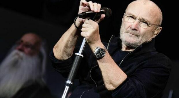 Phil Collins, la malattia peggiora. Il collega dei Genesis Mike Rutherford: «Ormai è immobile»