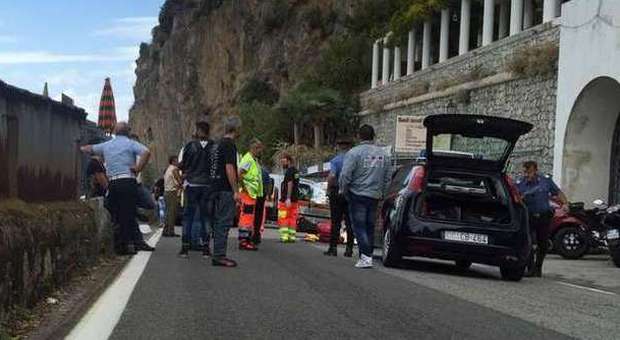 Tragedia sulla statale Amalfitana: schianto tra auto e moto, un morto