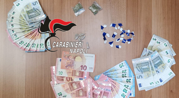 Scampia, arrestato pusher 31enne: nelle tasche cobret, cocaina, eroina e crack