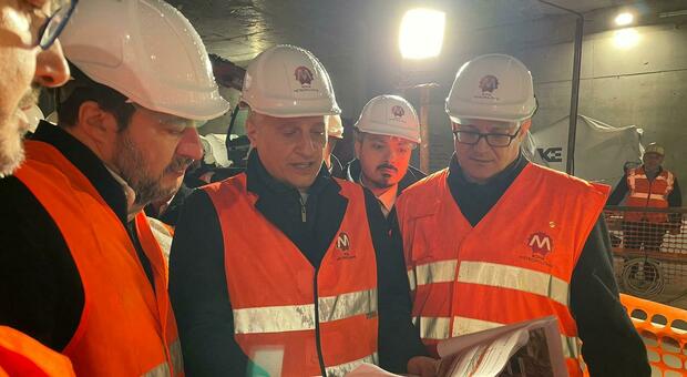 Metro C, il sindaco Gualtieri e Salvini al cantiere al Colosseo. Il ministro: «Non è galleria ma opera d'arte»