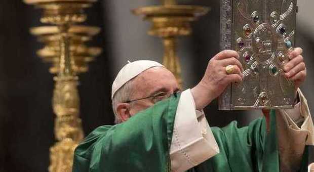 Il Papa ai cardinali: «Evitate intrighi, cordate e chiacchiere»