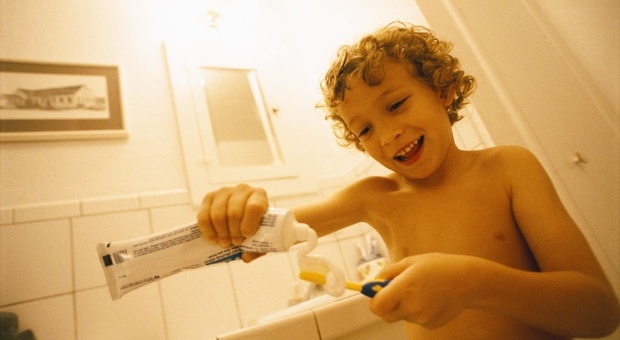 Bambini, 13% va a letto senza lavare i denti. Al via una campagna per cambiare abitudini