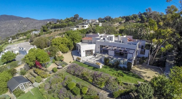 immagine Malibu: Chris Hemsworth e la moglie Elsa Pataky comprano pied-à-terre da 3 milioni
di dollari