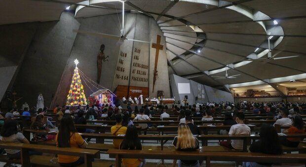 Terremoto nelle Filippine, scossa di magnitudo 6.4: a Manila interrotte le messe di Natale