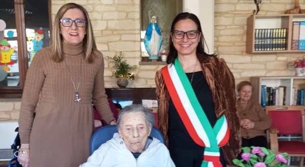 Tolentino, nonna Elisa compie 101 anni: arrivano gli auguri dall'amministrazione comunale