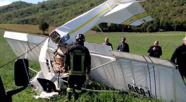 Modena, schianto in fase di atterraggio con ultraleggero: muore il pilota