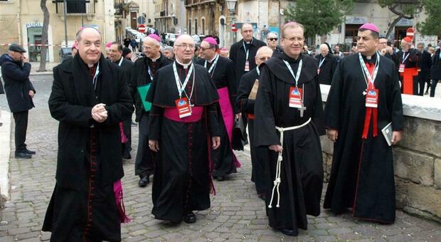 Firenze, l'appello di vescovi e sindaci del Mediterraneo: «Si fermi la follia della guerra»