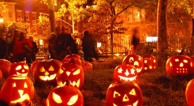 Halloween a Salerno, genitori e bimbi delusi dalla festa: «Niente di quanto promesso». E interviene perfino la Polizia