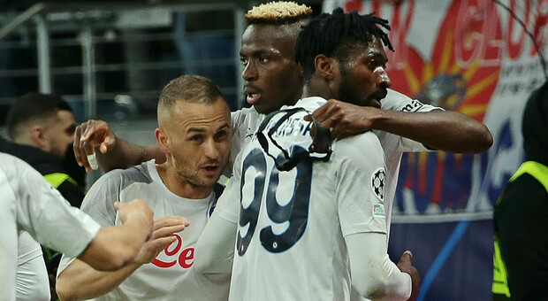 Diretta Eintracht-Napoli 0-0: Lozano con Osimhen e Kvara, c'è Kolo Muani