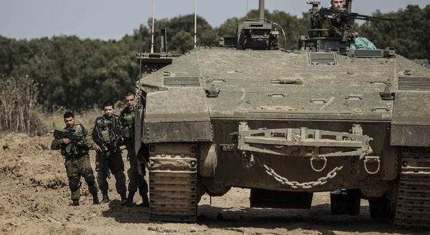 Soldati israeliani nei pressi del confine con Gaza