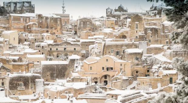 I Sassi di Matera avvolti dalla neve: le foto sono spettacolari