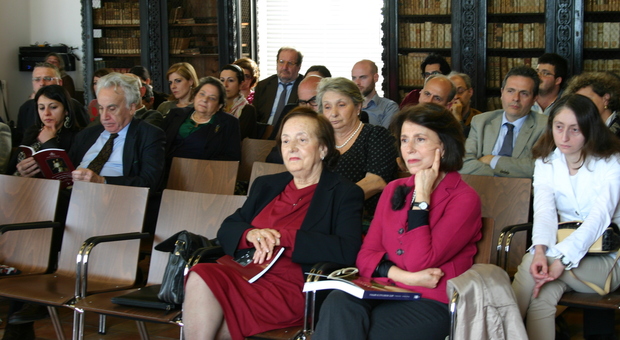 Maria Calì in prima fila alla Suor Orsola per la presentazione di una sua opera nel 2014
