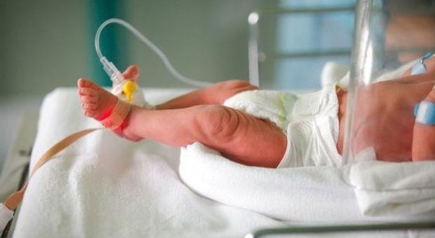 Tre neonati gemelli positivi al Covid, sospetto contagio in gravidanza: dalla mamma ai figli attraverso la placenta