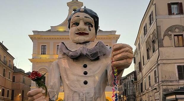 Il Carnevale non si arrende, posizionato in piazza Matteotti “O Puccio”