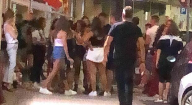 Movida molesta, rissa sfiorata tra ragazzini in piazzetta a Lecce